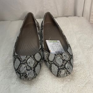 Crocs Women’s animal Print Lightweight Flats Size 6W.  NWT.